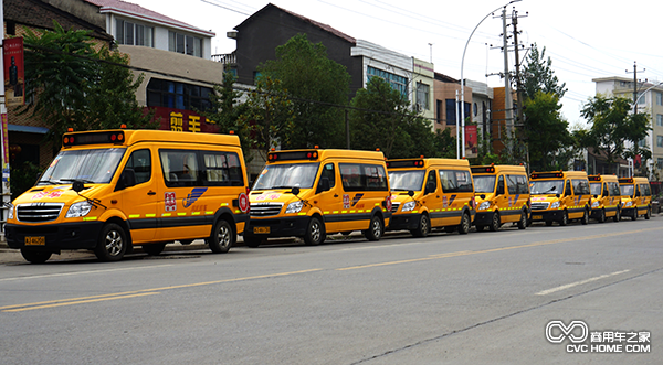 常德陬市鎮(zhèn)保有校車(chē).png