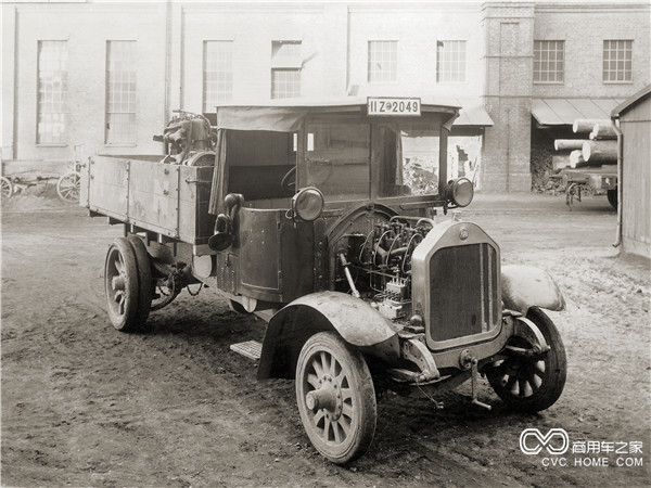 1924年，曼恩第一輛柴油直噴發(fā)動機(jī)卡車誕生。.jpg