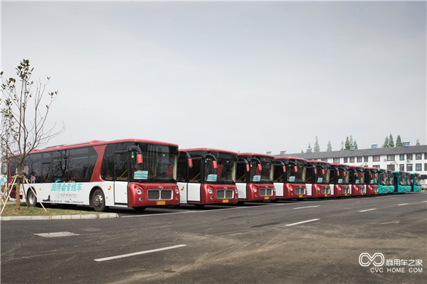 “蓄勢待發(fā)”服務園博會的海格車隊.jpg