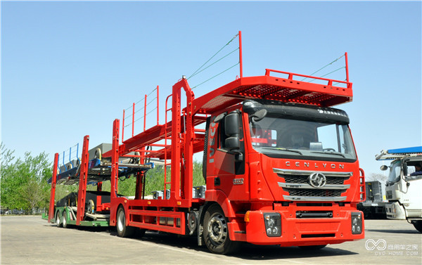 紅巖杰獅中置軸轎運車-上汽紅巖榮獲“汽車物流行業(yè)優(yōu)秀技術(shù)裝備供應(yīng)商”稱號.JPG